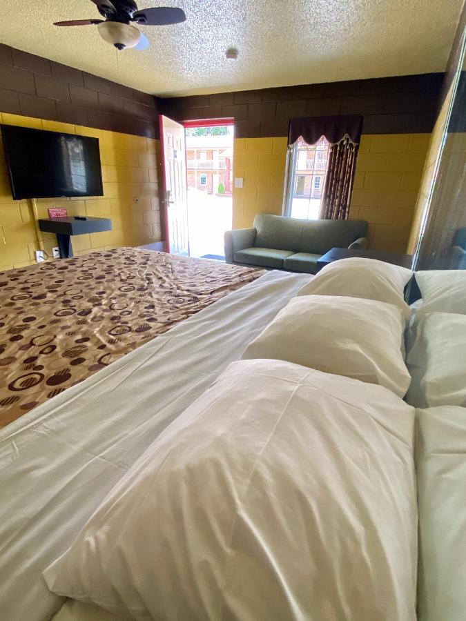 Savannah Inn And Suites Savannah Port Area Eksteriør bilde