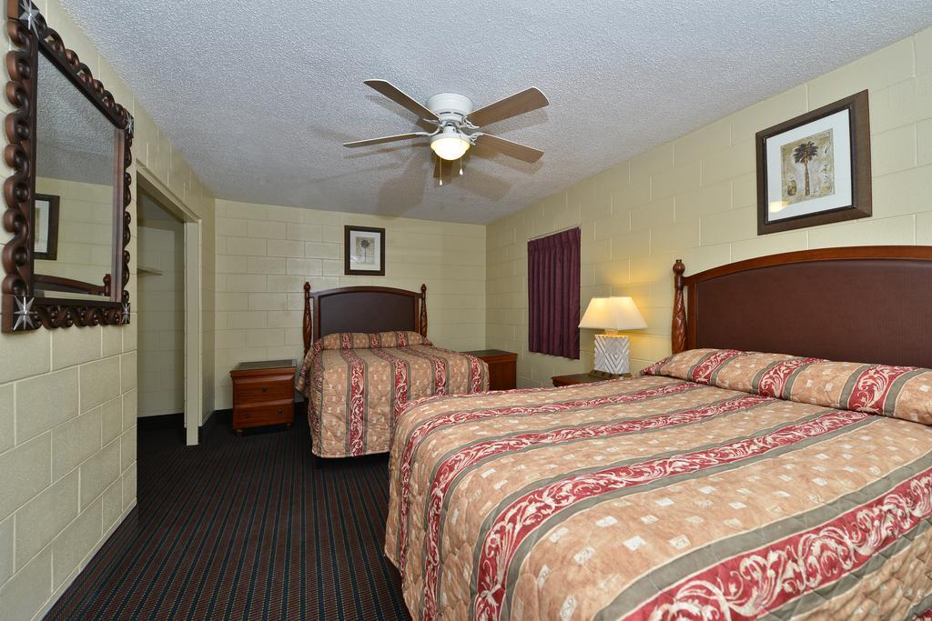 Savannah Inn And Suites Savannah Port Area Rom bilde