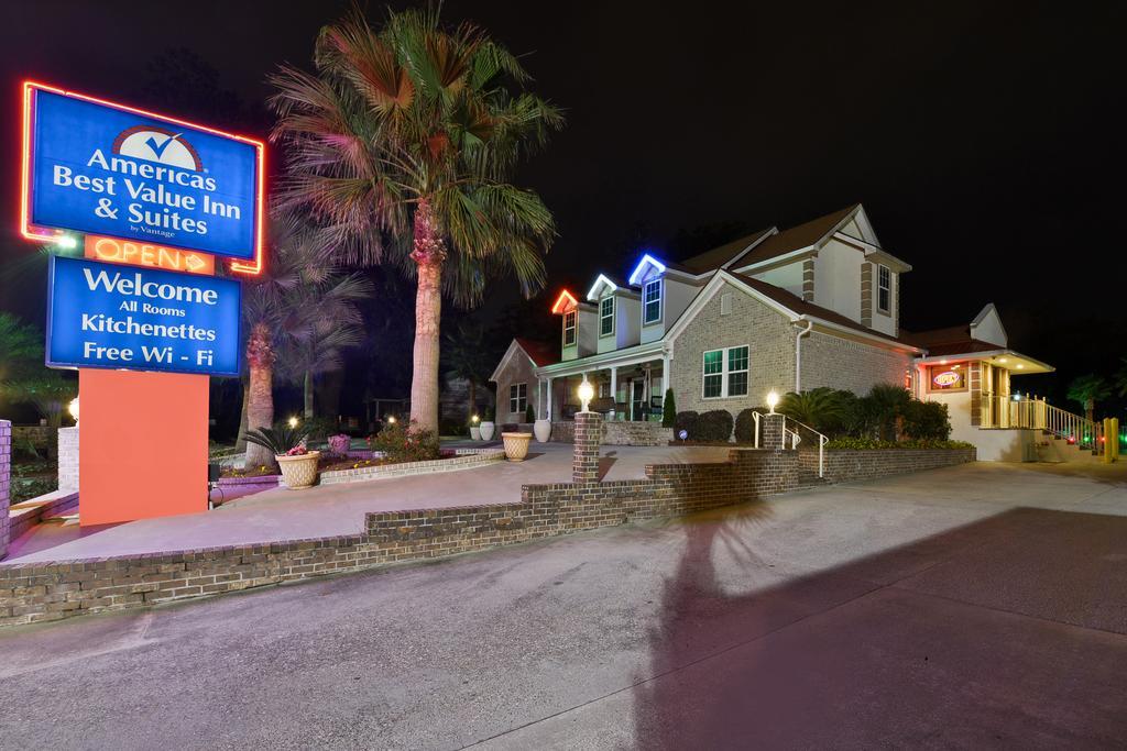 Savannah Inn And Suites Savannah Port Area Eksteriør bilde