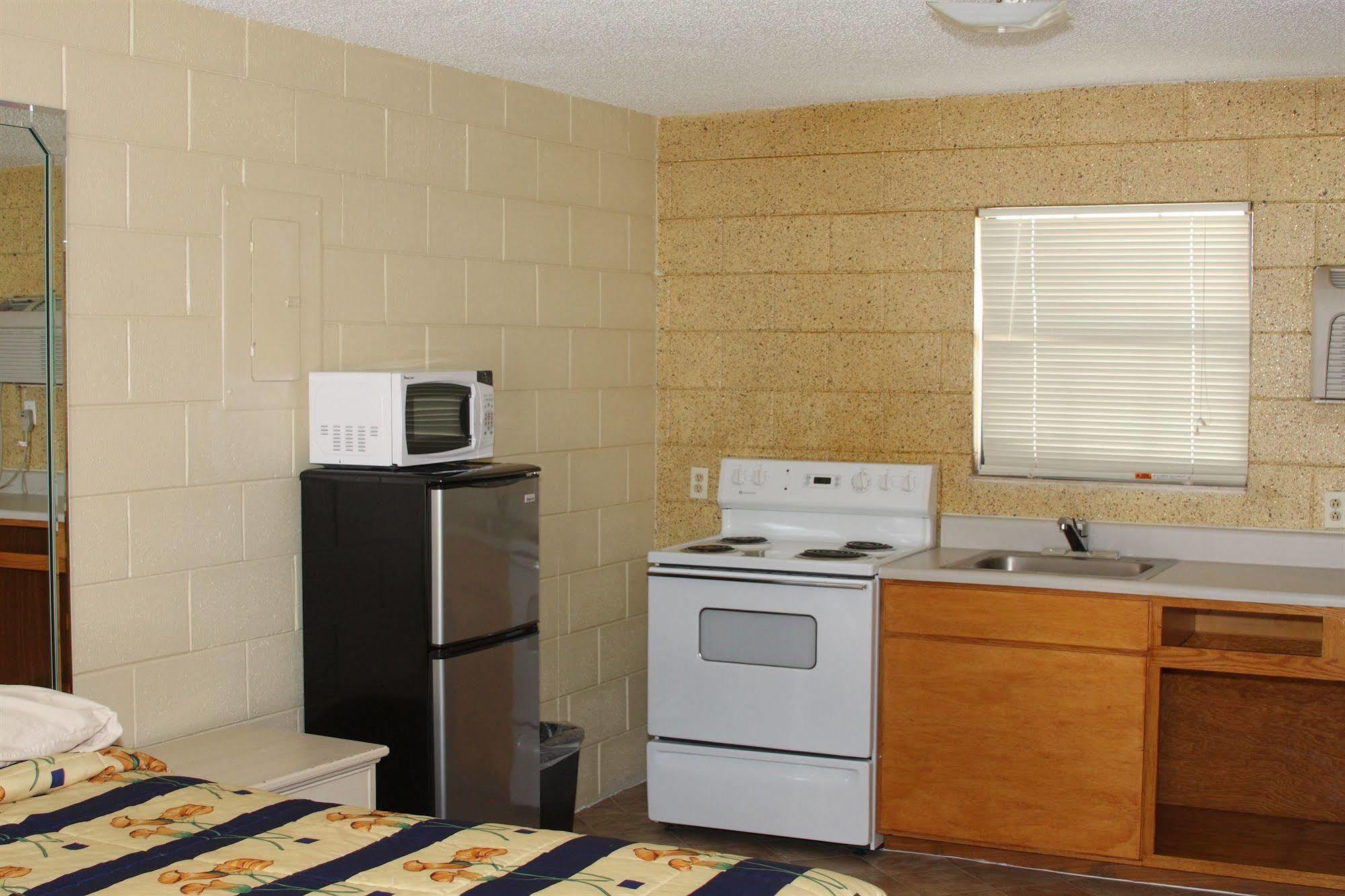 Savannah Inn And Suites Savannah Port Area Eksteriør bilde
